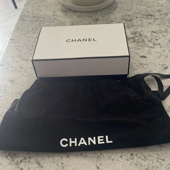 Chanel empty box 9x9x3 and dust bag - Picture 6 of 6